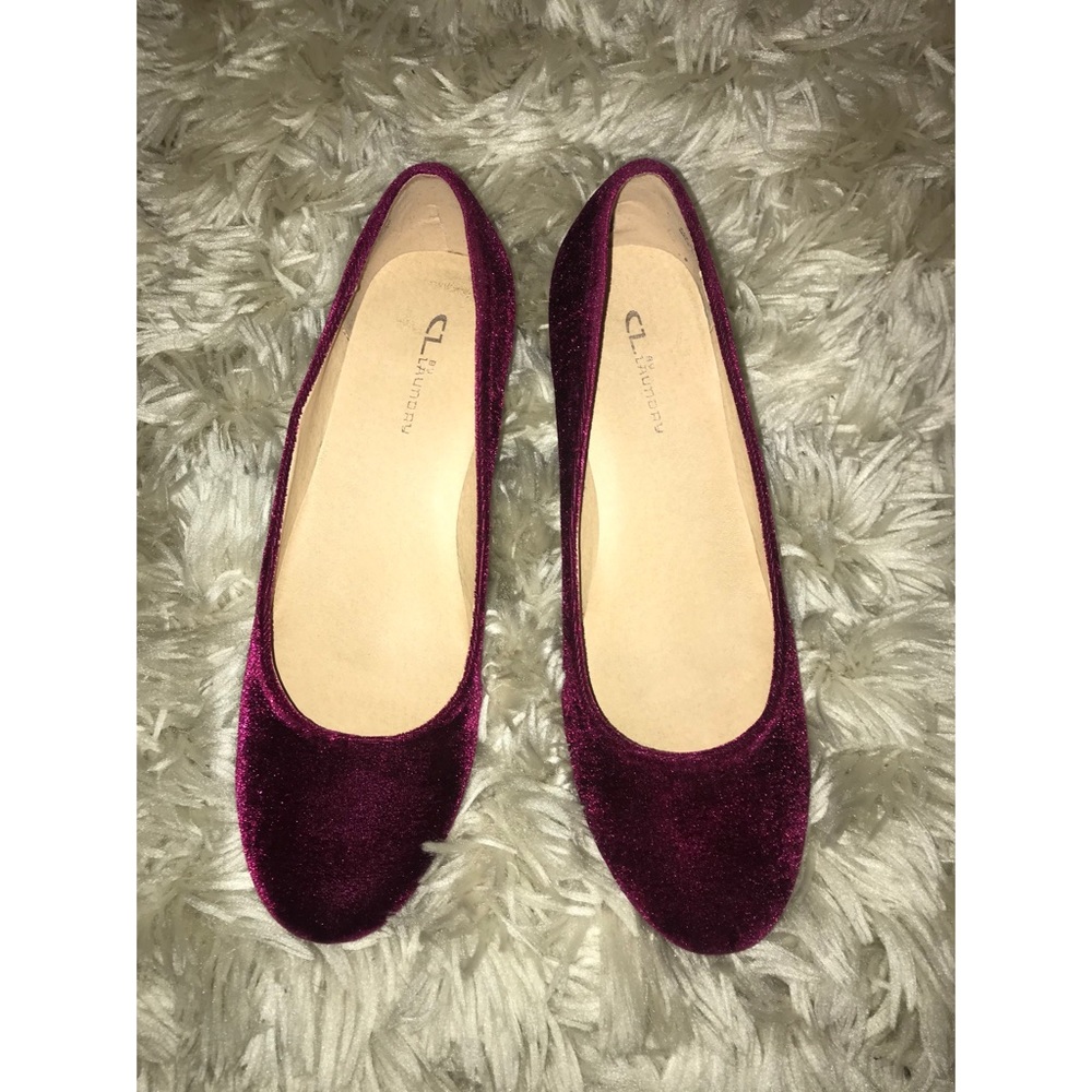 Burgundy crushed velvet pumps